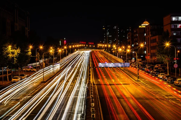 Changchun, Çin'deki Yatai Street Viyadüğü'nün gece manzarası 