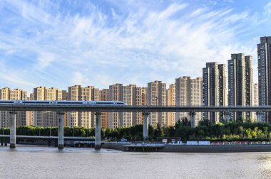 Yitong Nehri Viaduct ve Changchun, Çin 'deki yüksek hızlı demiryolu manzarası.