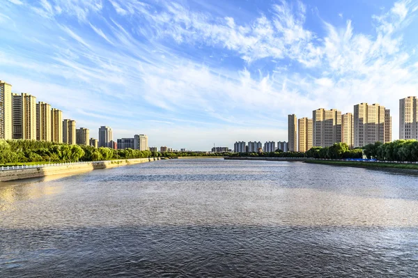 长春伊通江高架桥与高速铁路景观 — 图库照片