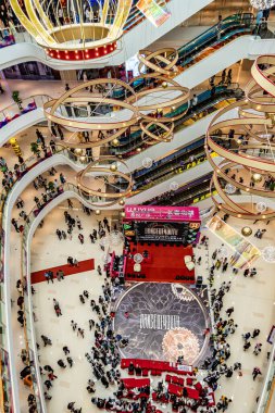 Kuzey Gölü, Changchun, Çin 'deki Wuyue Plaza' nın açılış sahnesi