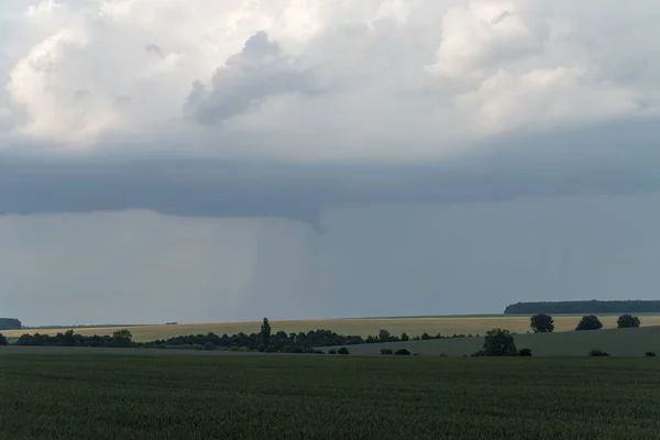 Burzowe Chmury Zachmurzone Wsi Podolu Regionu Ukrainy — Zdjęcie stockowe