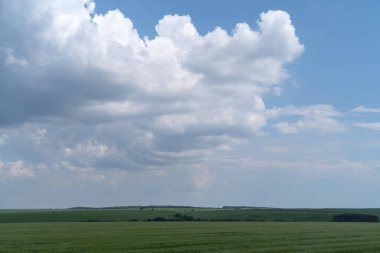 Fırtına bulutları bulutlu kırsal, Podilski Tovtry Ulusal Parkı, Podolya bölge Ukrayna