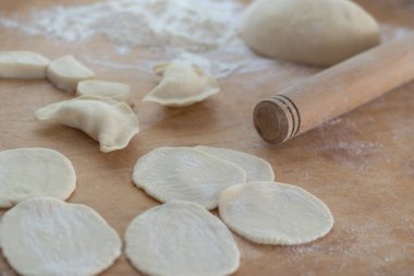 Geleneksel Ukrayna köfte Vareniki el yapımı