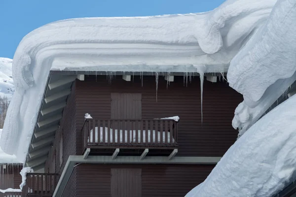 Roof House Thick Layer Snow — Stock Photo, Image