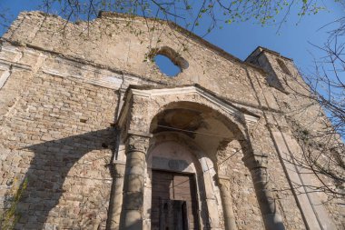 Deprem, kilise kalıntıları Baiardo, il Imperia, İtalya