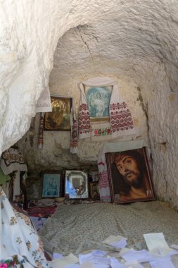 Bir de Bakota'nın eski Mağara Manastırı, Ukrayna