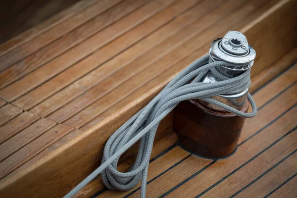Detalles Náuticos Cubierta Barco Con Cuerdas Herramientas Marinas — Foto de Stock