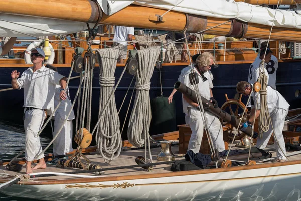 Imperia Italia Septiembre 2018 Miembros Tripulación Acción Velero Amarrado Puerto —  Fotos de Stock