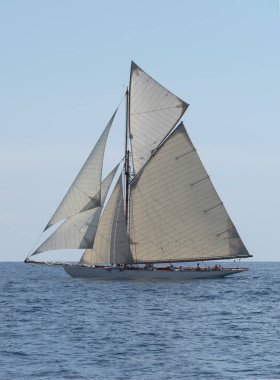 Yelkenli deniz üzerinde eski stil