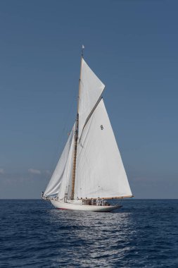 Imperia, İtalya - 7 Eylül 2018: Sahne Panerai Klasik yatlar zorluğu, Akdeniz yelken içinde önemli bir olaydır. 60 tekneler yarışlar Imperia, İtalya Körfez içinde katılan 12 ülkede temsil eden