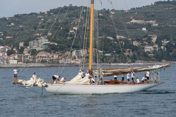 Ιμπέρια Ιταλία Σεπτεμβρίου 2018 Μέλη Του Πληρώματος Επέβαιναν Στο Ιστιοφόρο — Φωτογραφία Αρχείου