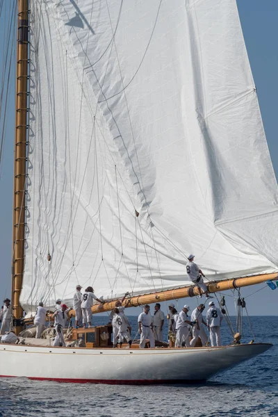 Imperia Italien September 2018 Besättningsmedlemmar Ombord Segelbåt Racing Paneray Classic — Stockfoto