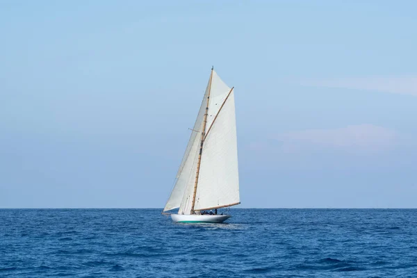 Barca Vela Vecchio Stile Sul Mar Mediterraneo — Foto Stock