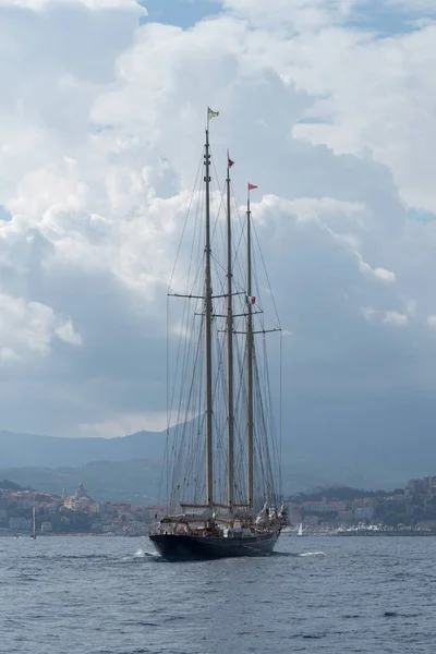 Isailboat Zatoce Imperia Włochy — Zdjęcie stockowe