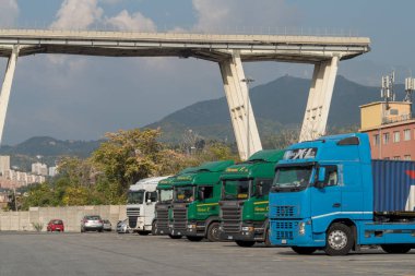 Genoa, İtalya - 9 Ekim 2018: Ağustos 14, Morandi köprü çöktü, Cenova, araç ve ton moloz yere gönderme ve 43 kişi öldü. Ön İnceleme puan kötü tasarım ve yetersiz bakım için