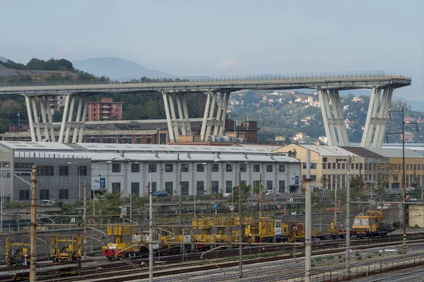 Genua Włochy Października 2018 Sierpnia Most Morandi Genui Zwinięte Wysyłanie — Zdjęcie stockowe