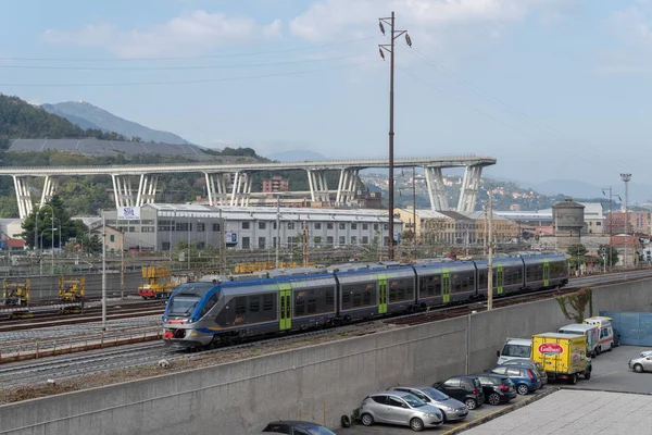 Genua Włochy Października 2018 Sierpnia Most Morandi Genui Zwinięte Wysyłanie — Zdjęcie stockowe