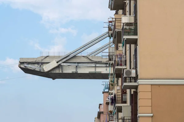Génova Italia Octubre 2018 Edificios Apartamentos Ven Bajo Puente Autopista —  Fotos de Stock
