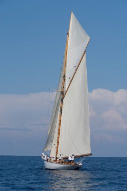 Yelkenli deniz üzerinde eski stil