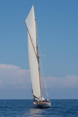 Yelkenli deniz üzerinde eski stil