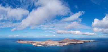 Graciosa volkanik ada Canary Islands, İspanya için. Panoramik Mirador del Rio, Lanzarote