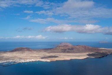Graciosa volkanik ada Canary Islands, İspanya için. Panoramik Mirador del Rio, Lanzarote