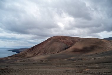 Engebeli volkanik manzara, Lanzarote Adası, Kanarya Adaları, İspanya