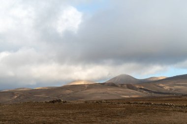Lanzarote, Kanarya Adaları içinde taş volkanik manzara çöl