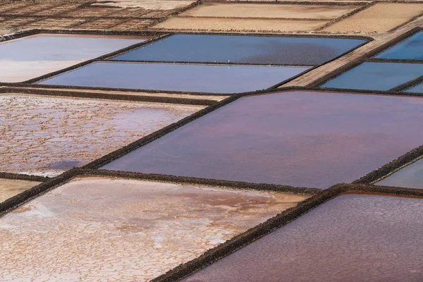 Naturligt Salt Avdunstning Damm Lanzarote Salinas Janubio Kanarieöarna Spanien — Stockfoto