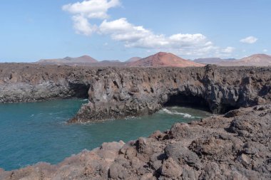 Deniz ve volkanik lav kayaları, Los Hervideros Batı kıyısında Lanzarote Adası, İspanya