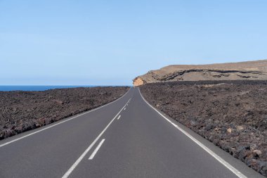 Lanzarote, Kanarya Adaları, İspanya'nın volkanik alanında yol