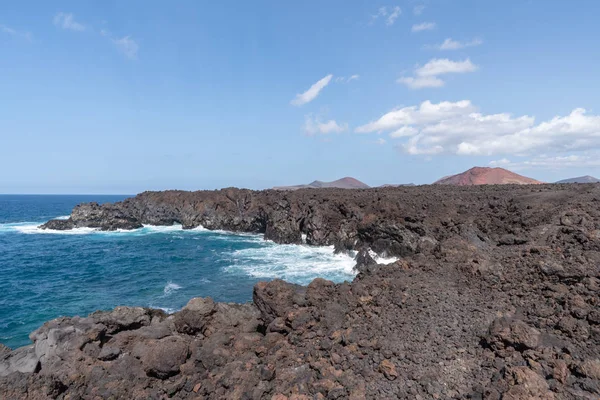 Morze Skały Wulkanicznej Lawy Los Hervideros Zachodnim Wybrzeżu Wyspy Lanzarote — Zdjęcie stockowe