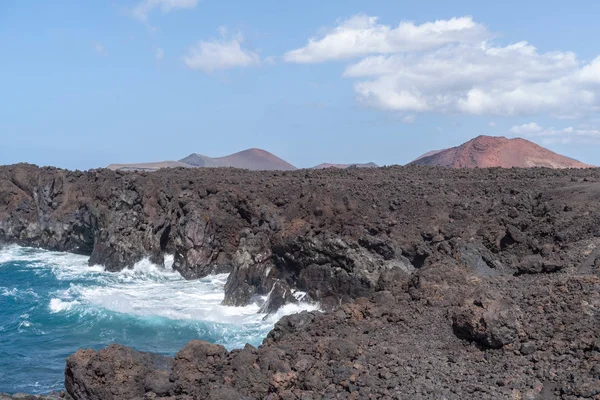 Morze Skały Wulkanicznej Lawy Los Hervideros Zachodnim Wybrzeżu Wyspy Lanzarote — Zdjęcie stockowe