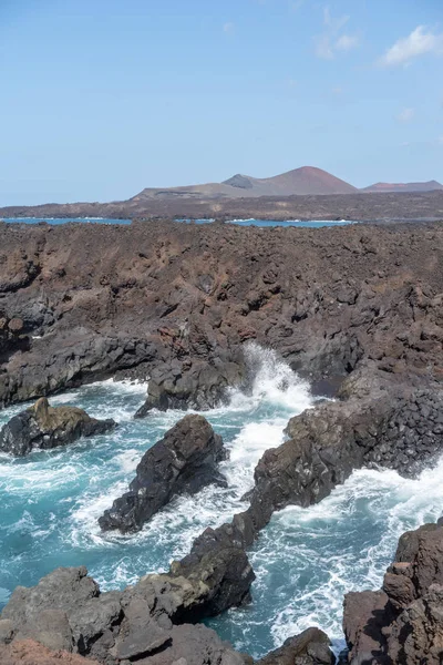 Morze Skały Wulkanicznej Lawy Los Hervideros Zachodnim Wybrzeżu Wyspy Lanzarote — Zdjęcie stockowe