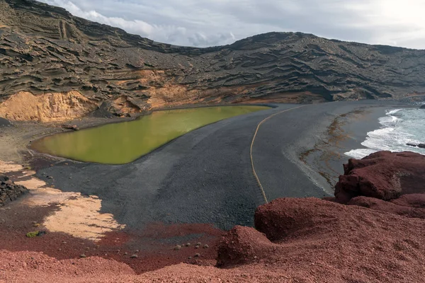 Vulkankrater Und Grüner See Bei Golfo Lanzarote Kanarische Insel Spanien — Stockfoto