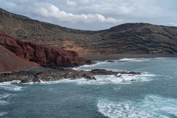 海とエル湾 ランサローテ島 カナリア諸島の岩 — ストック写真