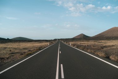 Yol Lanzarote, Kanarya Adaları, İspanya vahşi bölgeye gidiyor