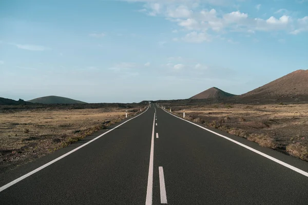 Yol Lanzarote, Kanarya Adaları, İspanya vahşi bölgeye gidiyor