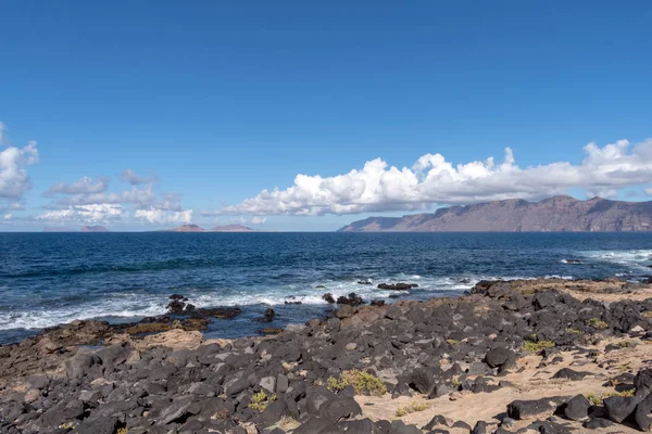 Morze Jak Widać Masywu Famara Wyspa Lanzarote Wyspy Kanaryjskie Hiszpania — Zdjęcie stockowe