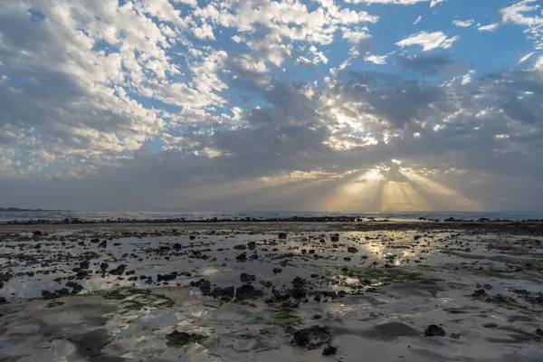 Strand Gegen Bewölkten Himmel Bei Sonnenaufgang Fuerteventura Kanarienvogel — Stockfoto