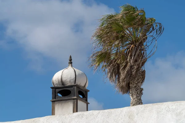 Espanha Lanzarote Detalhe Típica Casa Branca Com Chaminé — Fotografia de Stock