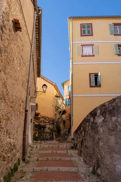 Smal gata i Menton, Frankrike — Stockfoto