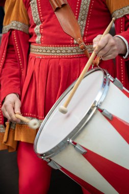 Ortaçağ geçit davulcu