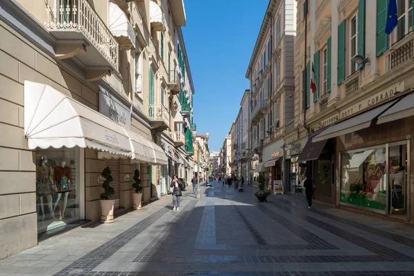 Вид на улицу Сан-Ремо, Италия — стоковое фото
