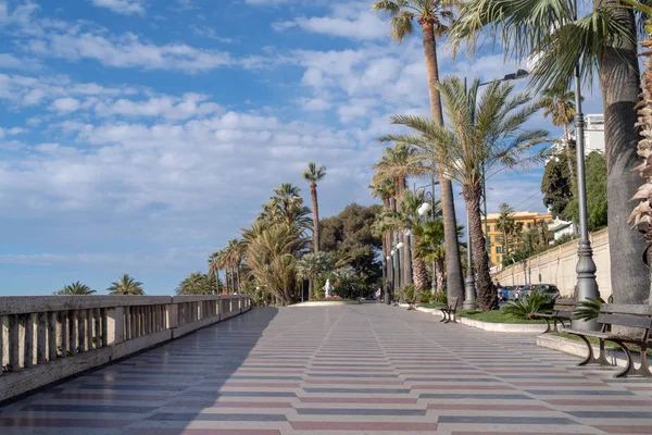 Sétány a császárnő (Corso Imperatrice), Sanremo, Olaszország — Stock Fotó