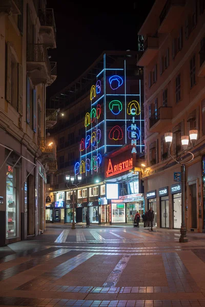 Sanremo, Italie, Théâtre Ariston la nuit — Photo