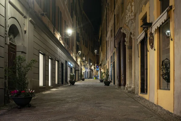 De mening van de straat van de San Remo in de nacht — Stockfoto