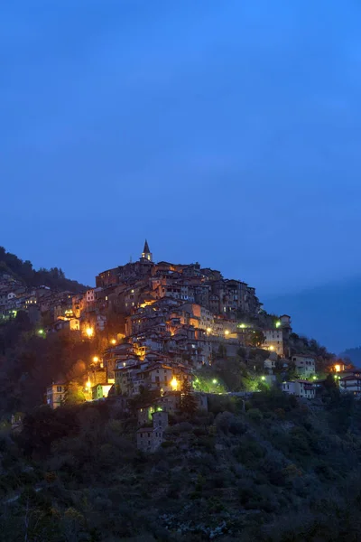 Apricale. Древня село, провінція імперія (Італія) — стокове фото