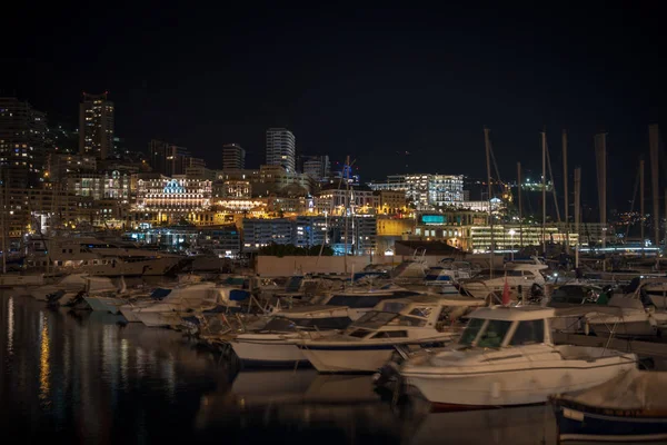 Monte Carlo i portu Herkulesa w nocy — Zdjęcie stockowe