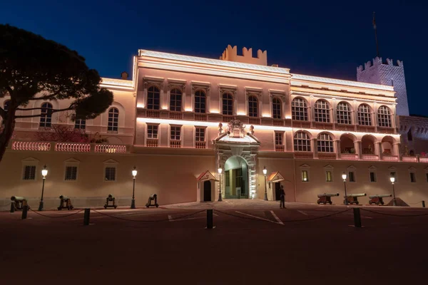 夜のモナコの王子の宮殿 — ストック写真